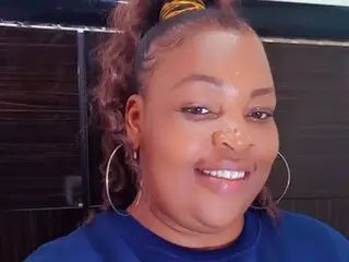 Shows pussy PearlyBrown